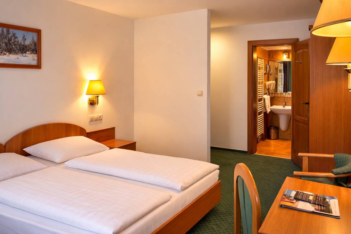 Pokoj Economy v hlavní budově Hotelu Špindlerova Bouda v Krkonoších